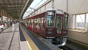 1000系電車による普通列車（豊中駅）