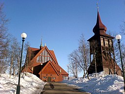 Kiruna kyrka och klockstapel i april 2007