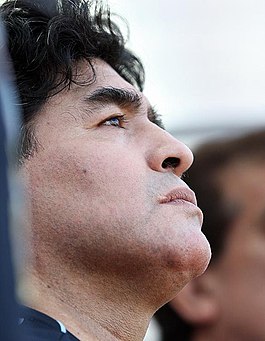 265px-Maradona_2009.jpg