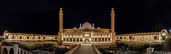 Vista noturna da mesquita de Juma, Shamakhi, Azerbaijão. (definição 12 688 × 4 020)