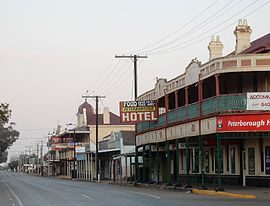 Peterborough Main Stree SA (21297711331).jpg