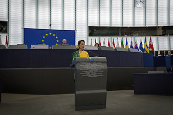 Remise du Prix Sakharov à Aung San Suu Kyi au Parlement européen de Strasbourg le 22 octobre 2013.