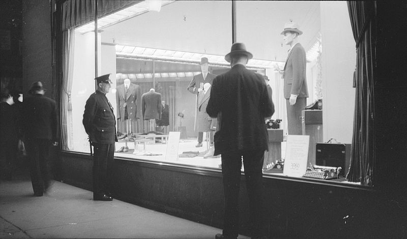 File:Robert Simpson Limited Store Window Montreal 1936.jpg
