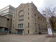 The Royal Ontario Museum from the southeast. The curatorial centre is visible to the west of the 1933 expansion. Royal ontario museum 01845.jpg