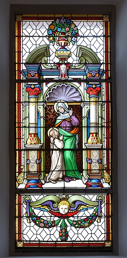 圖為意大利奥蒂塞伊聖安多尼堂內的花窗玻璃，描繪的是聖亞納教育童貞瑪利亞的情景。今天是西方基督教大部分地區的聖亞納瞻禮日。