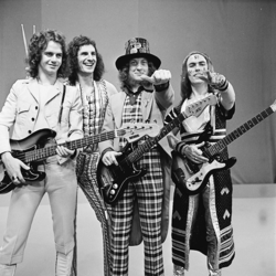 Slade alkuperäisessä ja kuuluisimmassa kokoonpanossaan vuonna 1973. Vasemmalta Jim Lea, Don Powell, Noddy Holder ja Dave Hill.