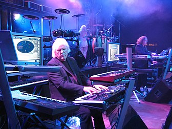 Le groupe musical allemand Tangerine Dream en concert à Eberswalde en juillet 2007. (définition réelle 2 272 × 1 704)