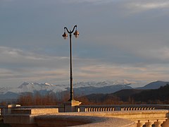 La terrasse du Pavillon des Arts et le Pic du Midi de Bigorre