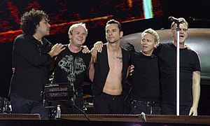 Выступление Depeche Mode в 2006 году. Слева направо: Питер Гордено, Кристиан Эйгнер, Дэйв Гаан, Мартин Гор и Энди Флетчер.