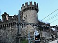 Merli ghibellini su torre e murata del Castello di Montebello a Bellinzona