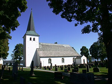 Torrskogs kyrka från SO