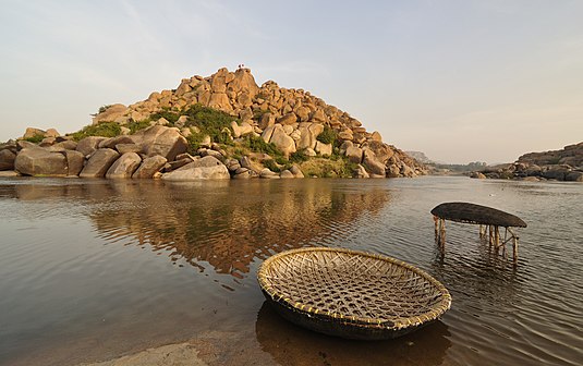 Coracle na rieke Tungabhadra v Indii