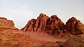 Typowy krajobraz pustyni Wadi Rum