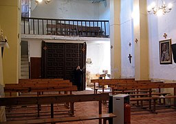 Vista del interior de la iglesia de Santa Elena en Pedro Izquierdo de Moya (Cuenca), con detalle del coro, año 2013.