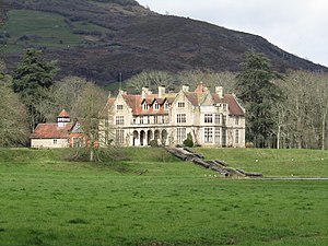 O Palácio de los Hornillos [es], em Las Fraguas, Arenas de Iguña