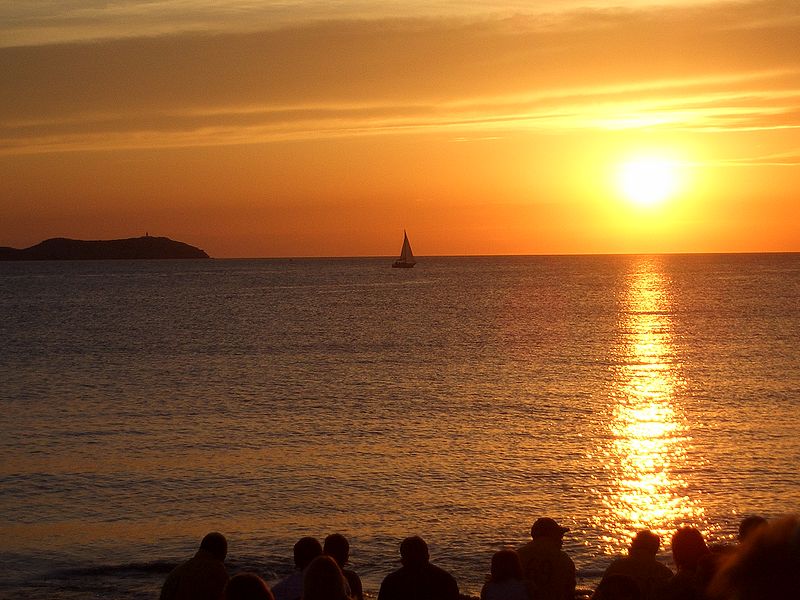 File:Cafe del mar sunset (14215019).jpg