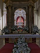 Templete de San Fermín presidiendo el centro de la capilla