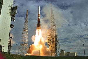 Запуск ракеты-носителя «Дельта IV M+(4,2) со спутником GOES-13 со стартовой площадки SLC-37B 24 мая 2006 года.
