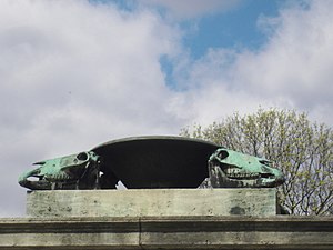 Dragonerdenkmal, Pferdeschädel