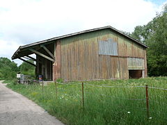 Halle en bois de l'ancienne gare de Fontaine-Bonneleau.