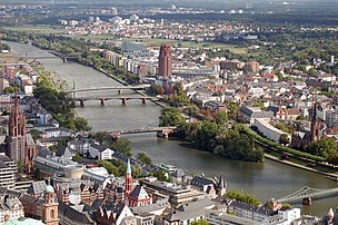 Le Main, affluent de rive droite du Rhin, à Francfort (Hesse, Allemagne). (définition réelle 3 008 × 2 000)
