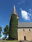 Husaby kyrka med murgröna.