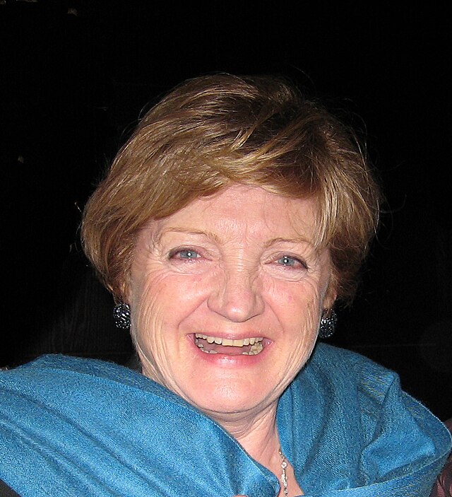 Description de l'image Julia McKenzie Head Shot.jpg.