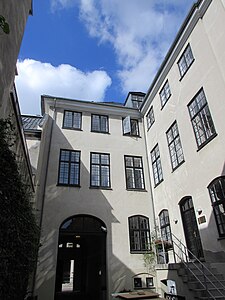 The front wing viewed from the first courtyard