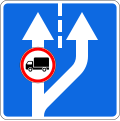 Zeichen 521: Fahrstreifentafel (Beginn einer zweispurigen Straße) mit Zeichen 304 für die linke Spur