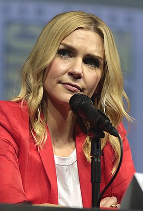 Rhea Seehorn interprète Kim Wexler.