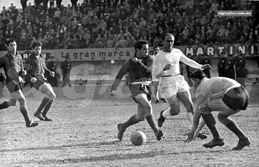 Di Stéfano tijdens een vriendschappelijk duel tegen San Lorenzo (1958)