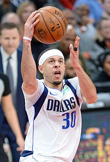 Seth Curry v dresu Dallas Mavericks (2020).