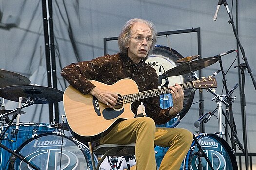 Steve Howe 7045.jpg