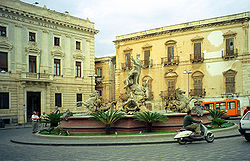 Arhimedov trg (Piazza Archimede)