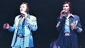 The Righteous Brothers performing at Knott's Berry Farm Bobby Hatfield (left) and Bill Medley (right)