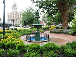 Town square of Lisbon, Ohio and Columbiana County courthouse.JPG