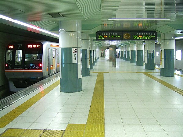600px-Toyo-Katsutadai-station-platform.jpg