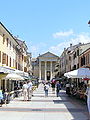 Zentrale Piazza Matteotti mit der Kirche Santi Niccoló e Severo