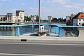 Výklenek na mostě, v pozadí vodní elektrárna a jez (2013)