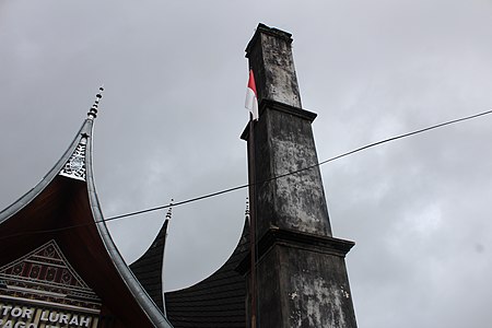 Cerobong asok miniatur jam gadang