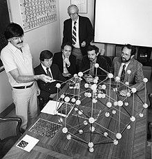 Dan Shechtman demonstrates quasicrystals at the NIST in 1985 using a Zometoy model. Dan Shechtman in 1985.jpg