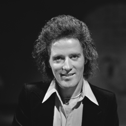 Gilbert O'Sullivan - TopPop 1974 1.png