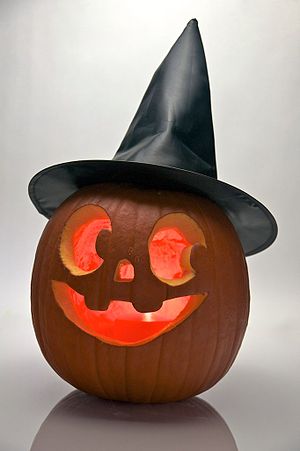 English: Halloween pumpkin with a witch hat.