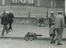 Corpse on pavement in Kharkiv during the Holodomor HolodomorUcrania9.jpg