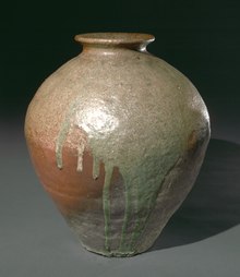 15th-century Japanese stoneware storage jar, with partial ash glaze Japan, Muromachi period - Storage Jar- Tamba Ware - 2002.66 - Cleveland Museum of Art.tif