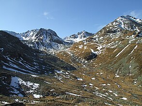 Das hintere Jungtal, im Hintergrund von links Rothorn (3278 m), Jungpass (2990 m), Furggwanghorn (3162 m) und Wyssegga (3168 m).