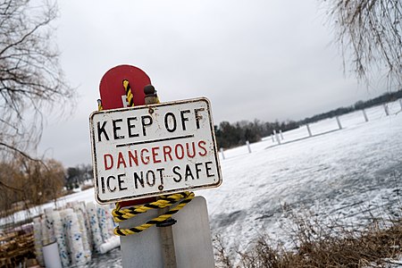 Keep Off Dangerous Ice Not Safe sign at Bde Maka Ska