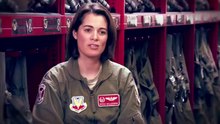 Файл: подполковник Николь Малаховски, женщина-пилот истребителя F-15E ВВС США и первая леди демонстрационной эскадрильи Thunderbirds.webm