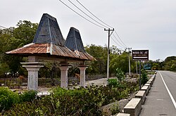 Einfahrt zum Maubarasee von der Küstenstraße aus