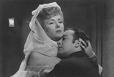 Mecha Ortiz and Roberto Escalada in Safo, historia de una pasión (1943), directed by Carlos Hugo Christensen.